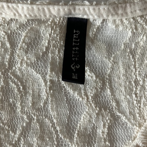 Medium Lace Crop Top - Picture 4 of 4